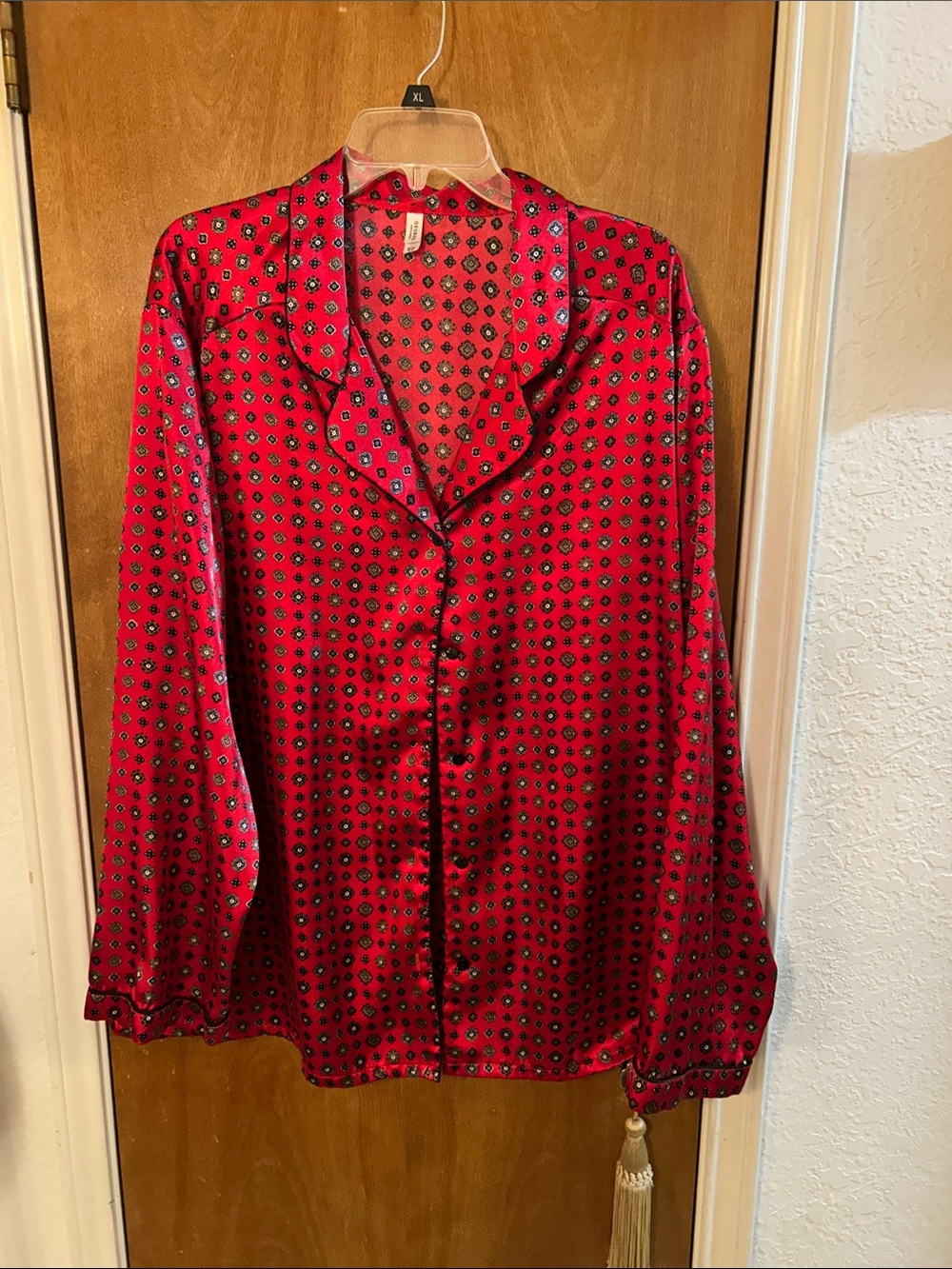 Red Satin Printed Womens Pajama Top. 3X. Like new